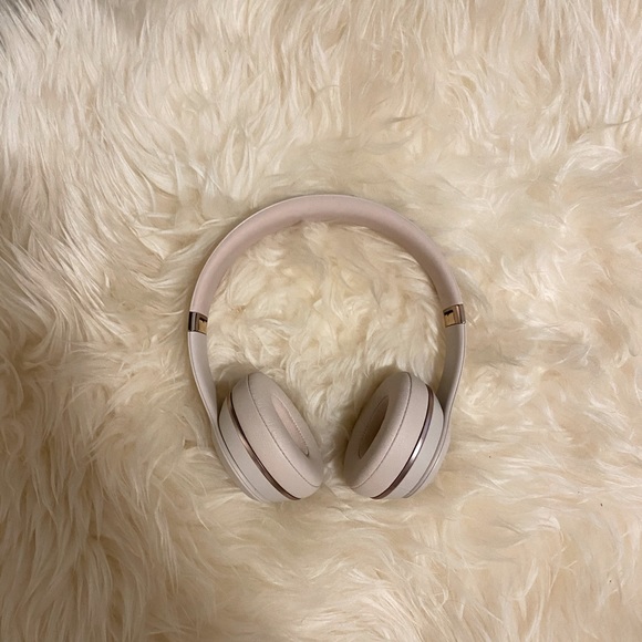 Beats Solo 3 Headphones - Picture 1 of 5